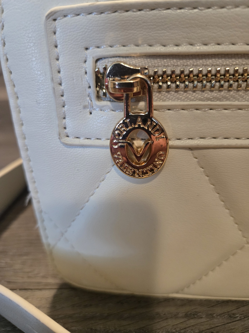 Valentino Orlandi White Quilted Crossbody Bag Gold Accent 9.5 X 5.5 - Picture 3 of 10